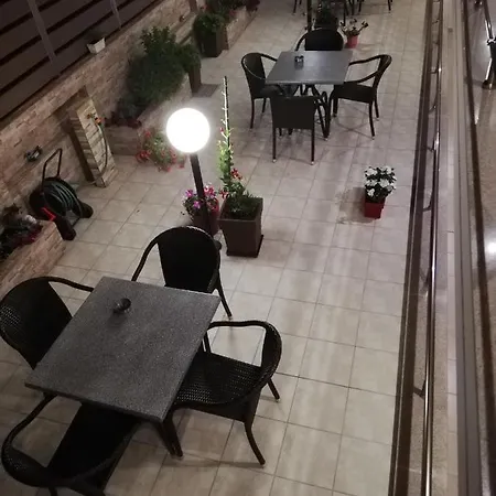 Denis And * Paralía