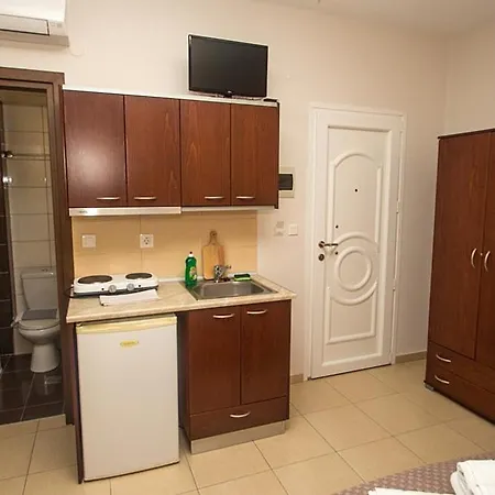 Denis And Apartmán Paralía