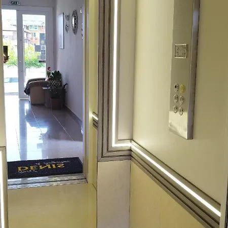 Denis And Apartmán Paralía